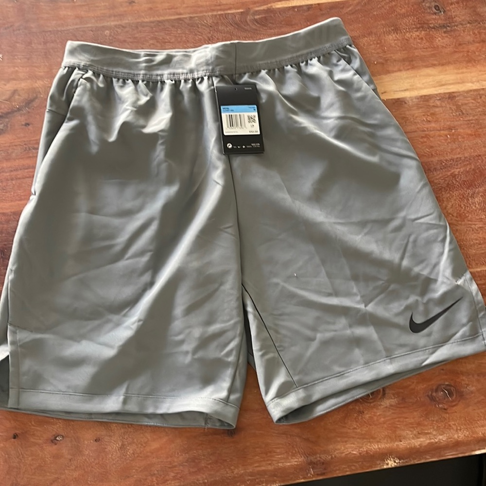 Nike Mens gray dri fit shorts standard fit sz Med